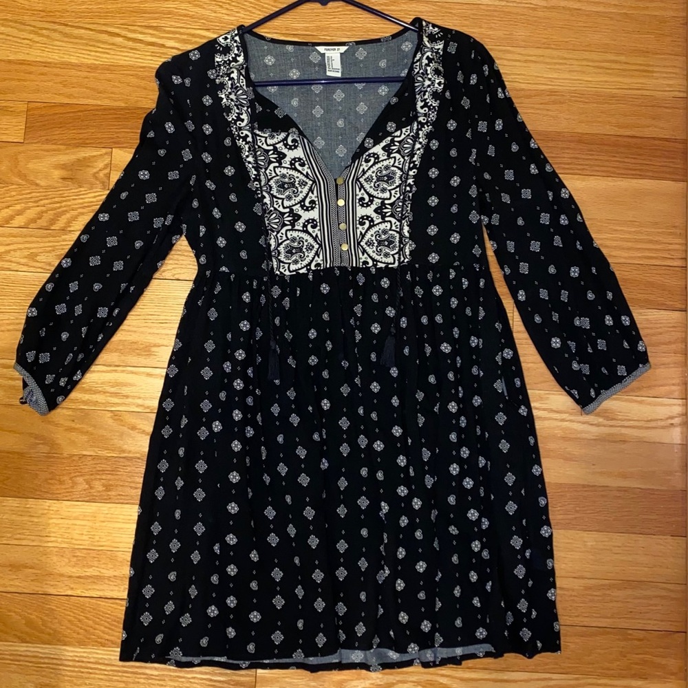 Cute Black Flowy Longsleeve Dress